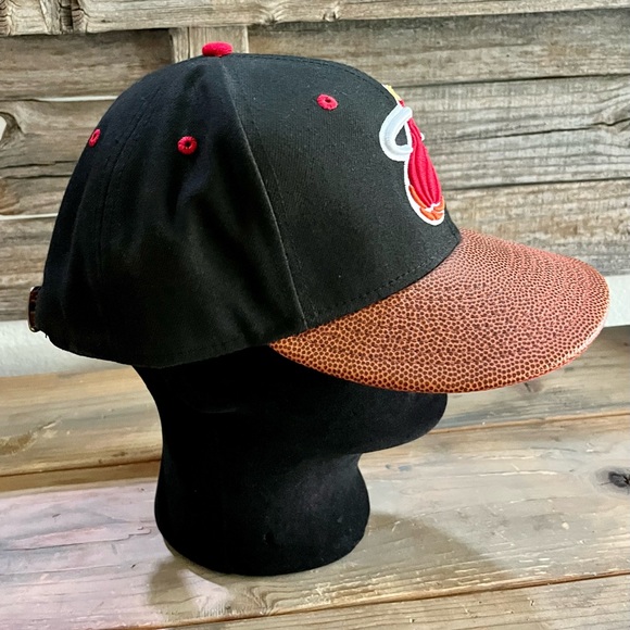 New Era Miami Heat Strap Back Hat - Picture 2 of 11